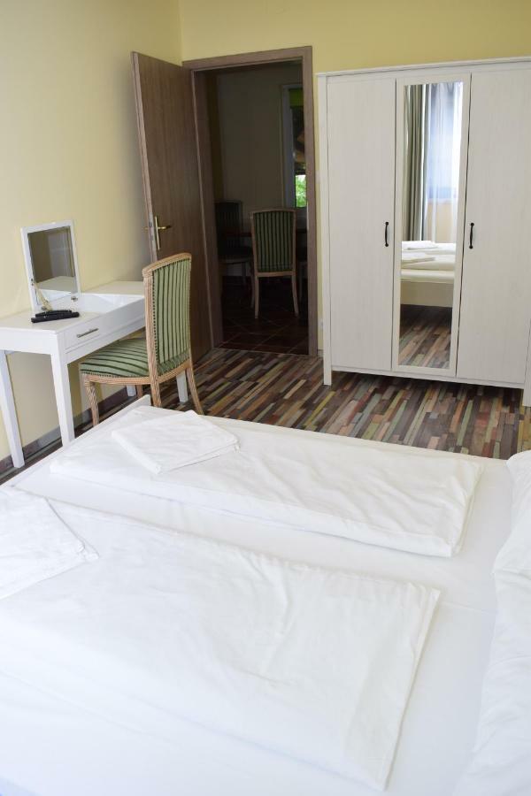 巴拉顿诺尔马迪Arnyas Park Apartmanhaz住宿加早餐旅馆 外观 照片